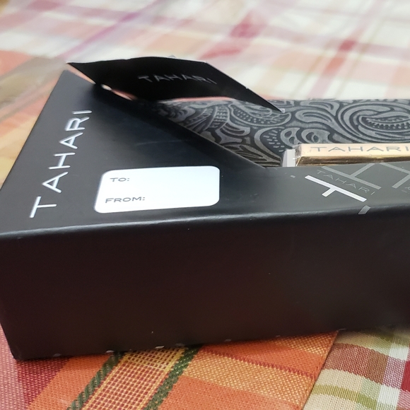 NWT Beautiful TAHARI Wallet; Gray/Black Colors; Lots of Pockets inside; $50. - Picture 9 of 9